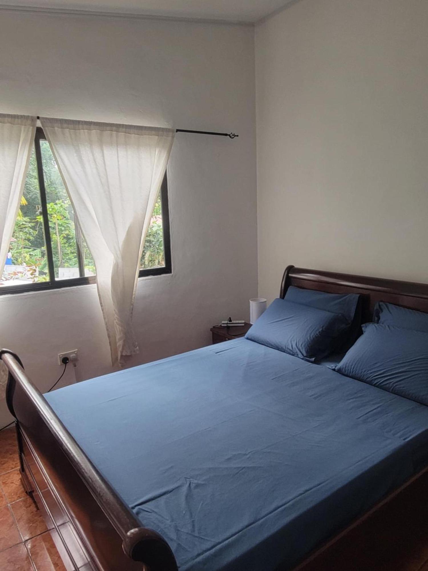 Papayas Self Catering Room Victoria Exterior foto