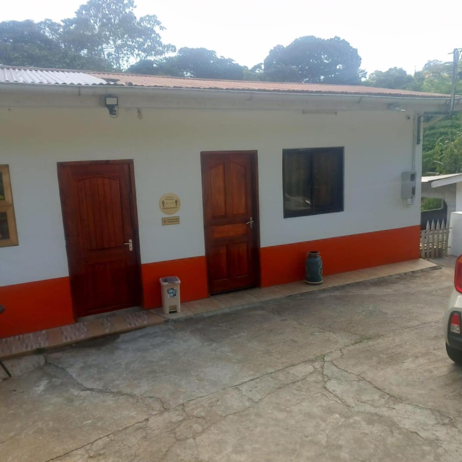 Papayas Self Catering Room Victoria Exterior foto